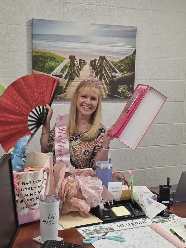 Woman with fan and gift.