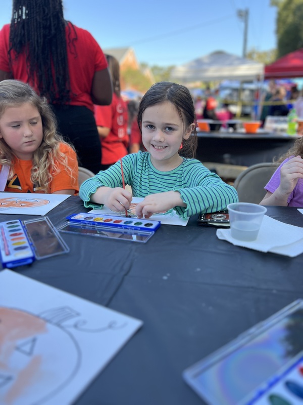 Student at Hook n Cook festival painting.