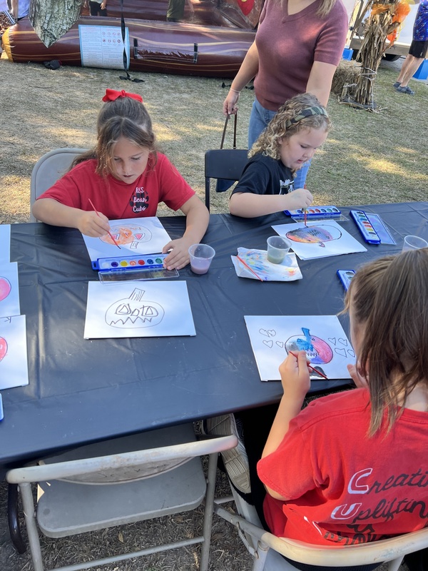 Student at Hook n Cook festival painting.
