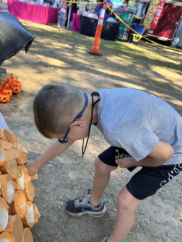 Studenplaying game at Hook n Cook festival.
