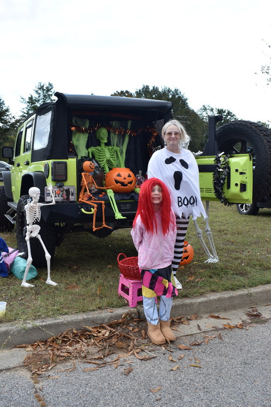 Trunk or Treat crowd.