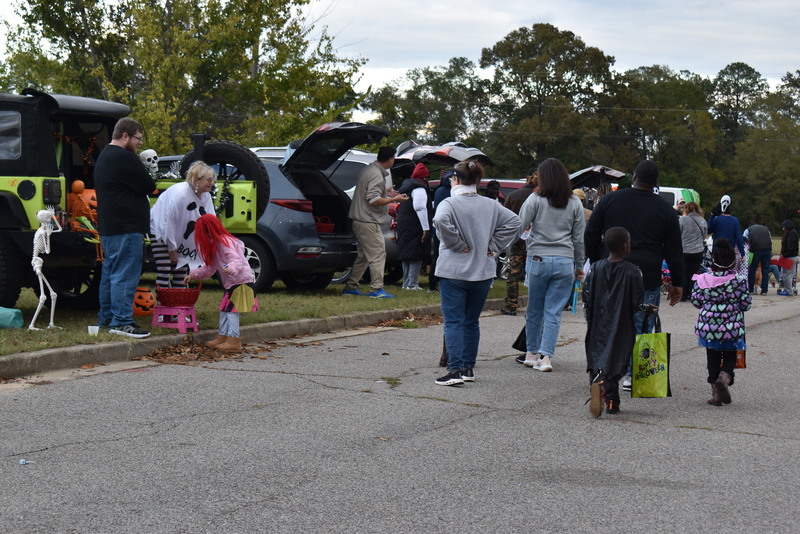 Trunk or Treat crowd.