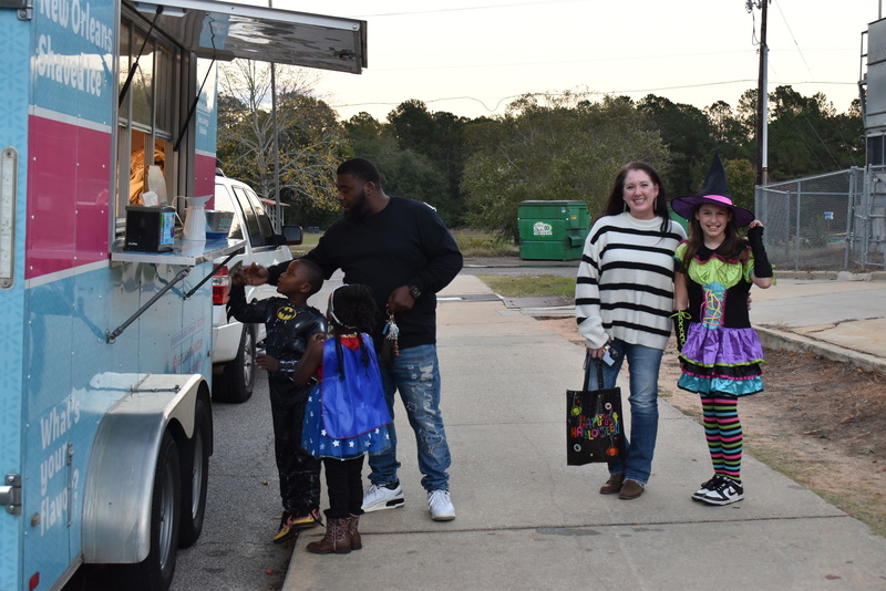 Trunk or Treat crowd.
