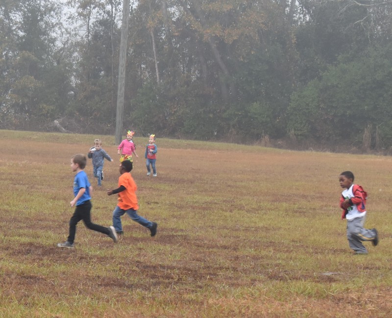 Students running and walking at the Turkey Trot.
