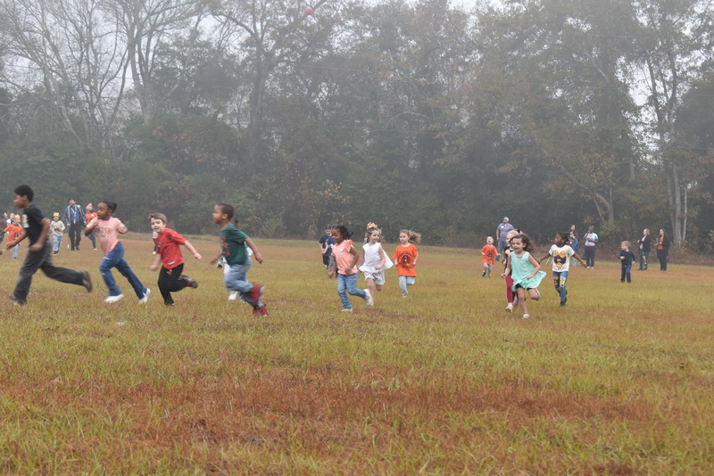 Students running and walking at the Turkey Trot.