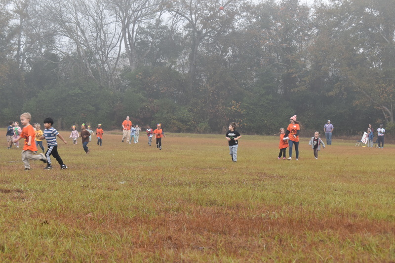 Students running and walking at the Turkey Trot.