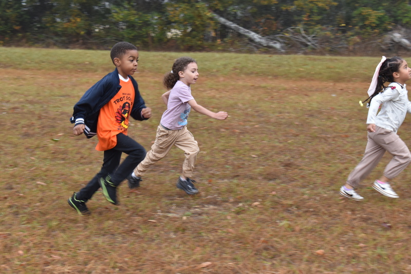 Students running and walking at the Turkey Trot.