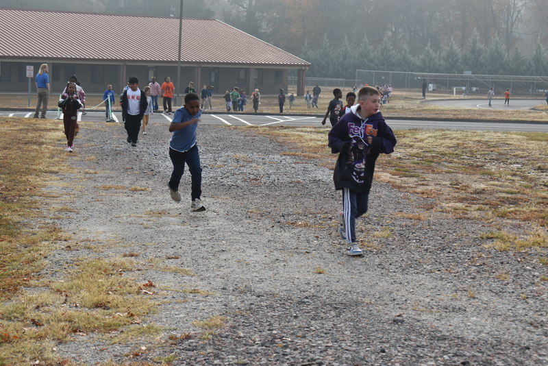 Students running and walking at the Turkey Trot.