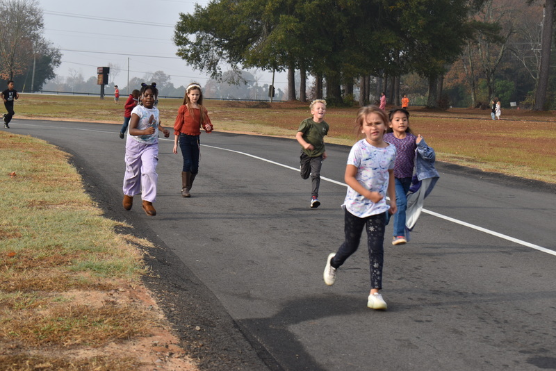 Students running and walking at the Turkey Trot.
