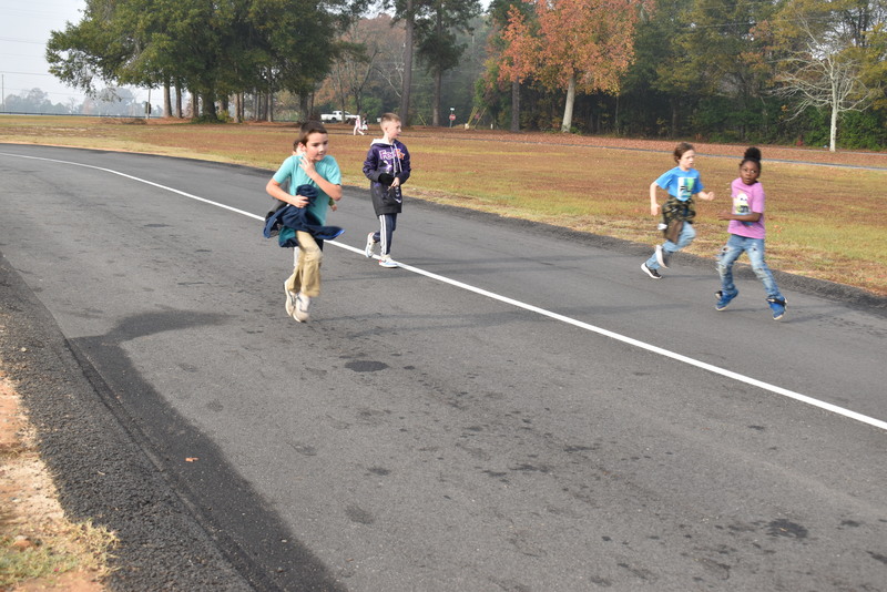 Students running and walking at the Turkey Trot.