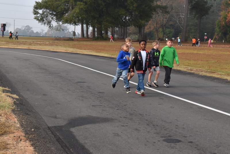 Students running and walking at the Turkey Trot.