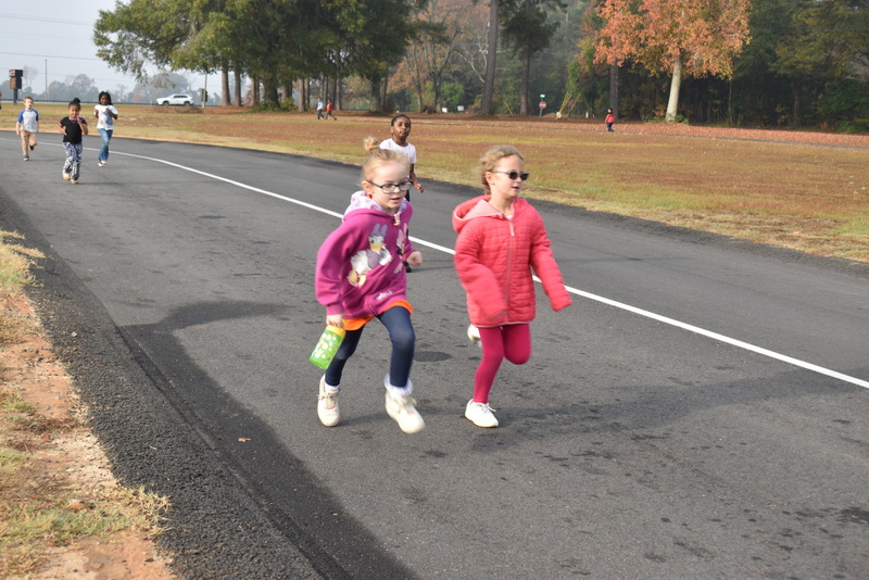 Students running and walking at the Turkey Trot.