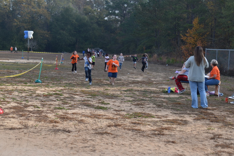Students running and walking at the Turkey Trot.