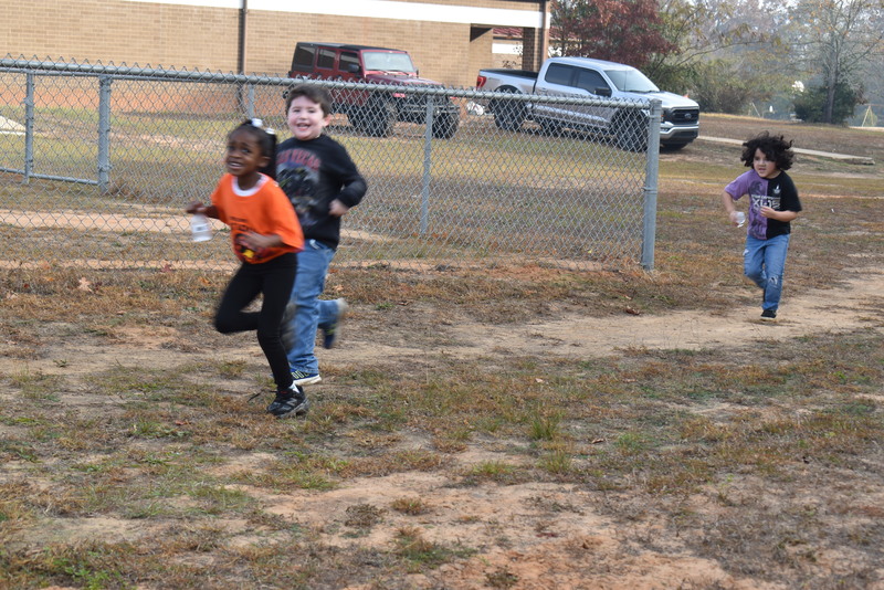 Students running and walking at the Turkey Trot.