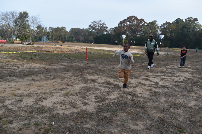 Students running and walking at the Turkey Trot.