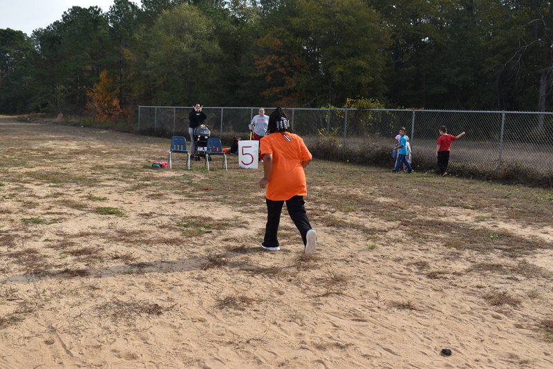 Students running and walking at the Turkey Trot.