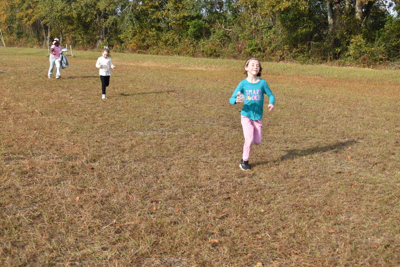 Students running and walking at the Turkey Trot.