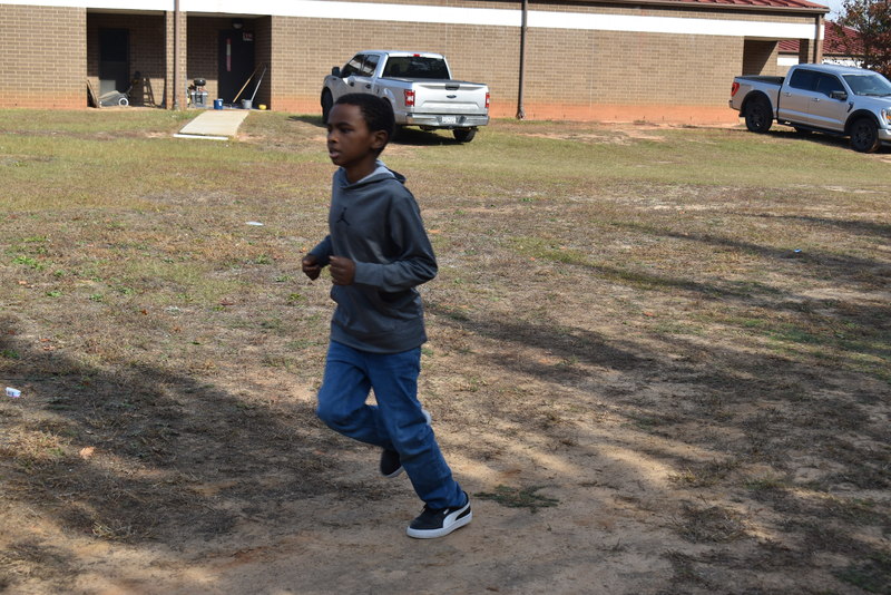 Students running and walking at the Turkey Trot.