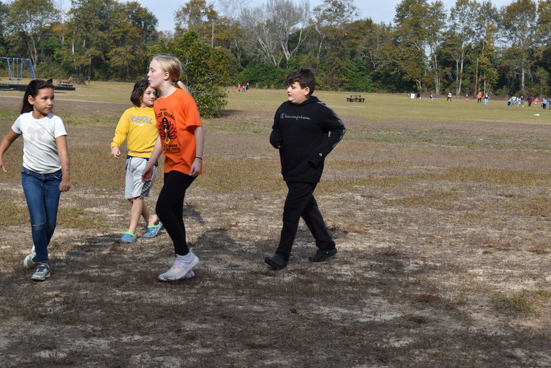 Students running and walking at the Turkey Trot.