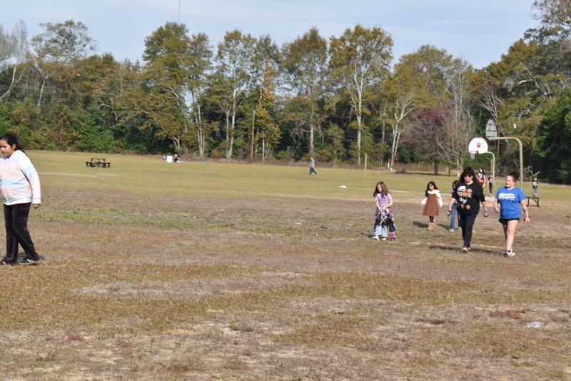 Students running and walking at the Turkey Trot.