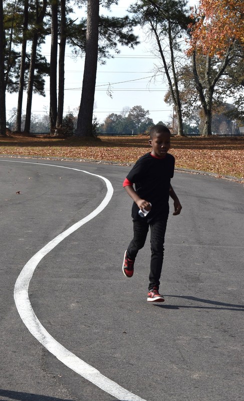 Students running and walking at the Turkey Trot.