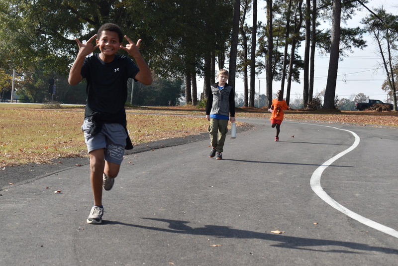 Students running and walking at the Turkey Trot.