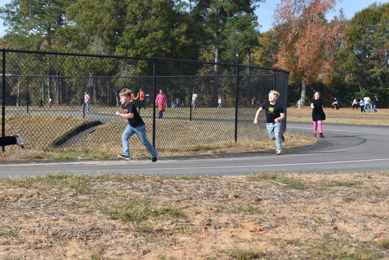 Students running and walking at the Turkey Trot.