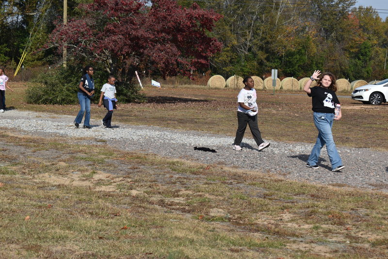 Students running and walking at the Turkey Trot.