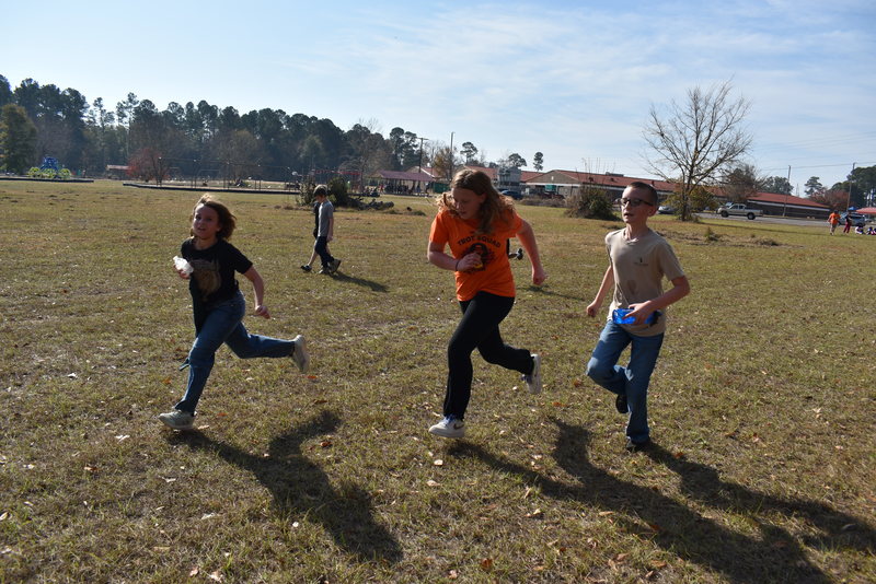 Students running and walking at the Turkey Trot.