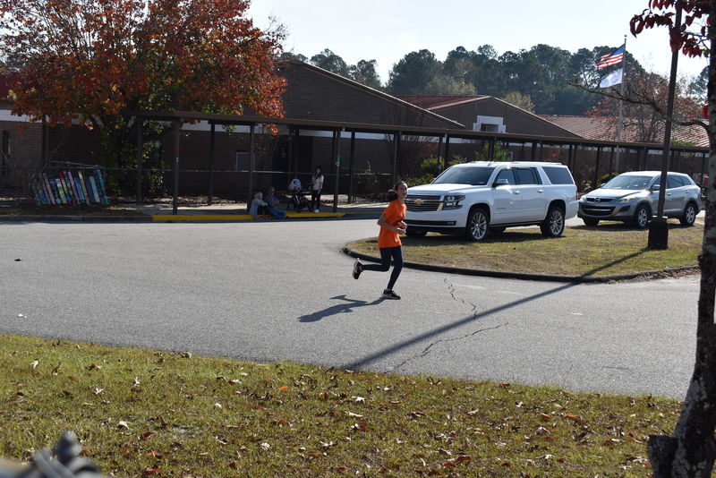 Students running and walking at the Turkey Trot.