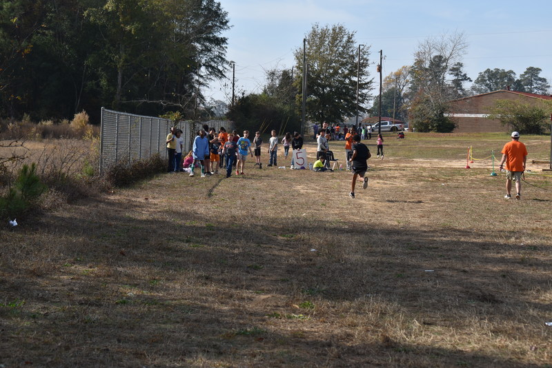 Students running and walking at the Turkey Trot.