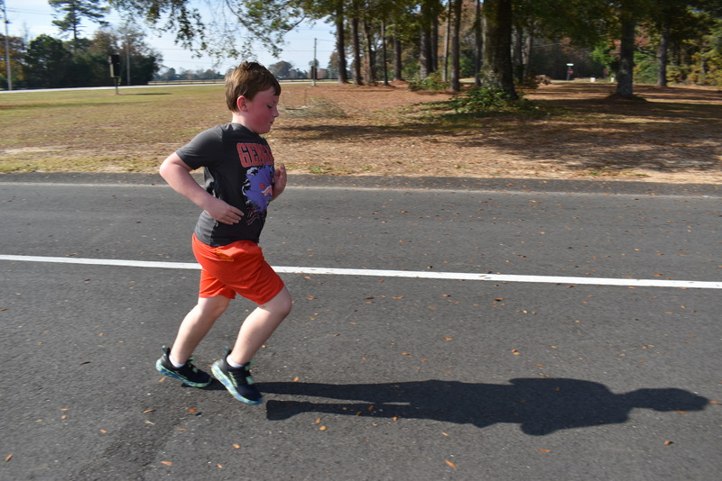 Students running and walking at the Turkey Trot.