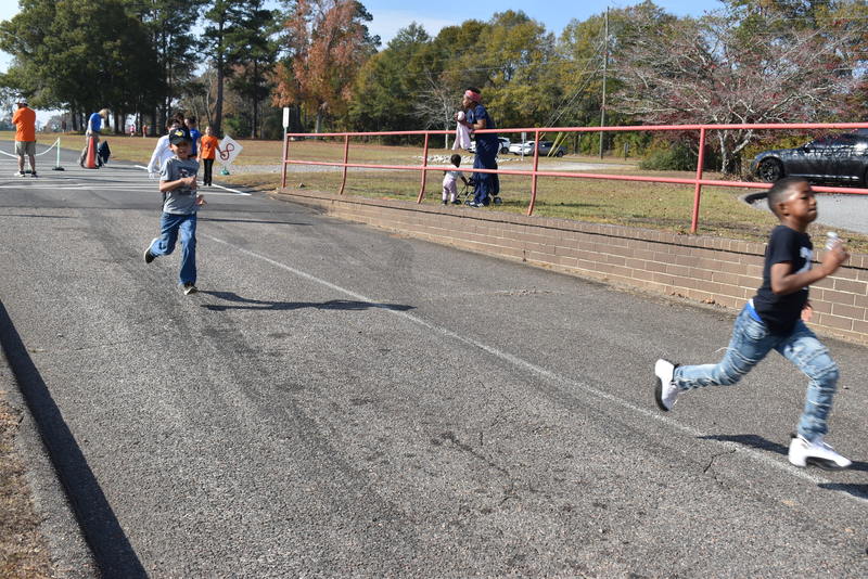 Students running and walking at the Turkey Trot.