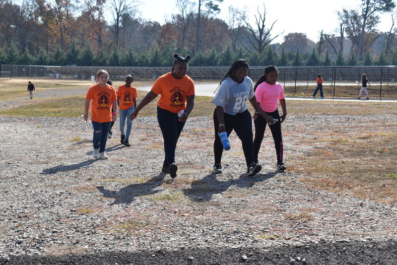 Students running and walking at the Turkey Trot.