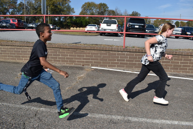 Students running and walking at the Turkey Trot.