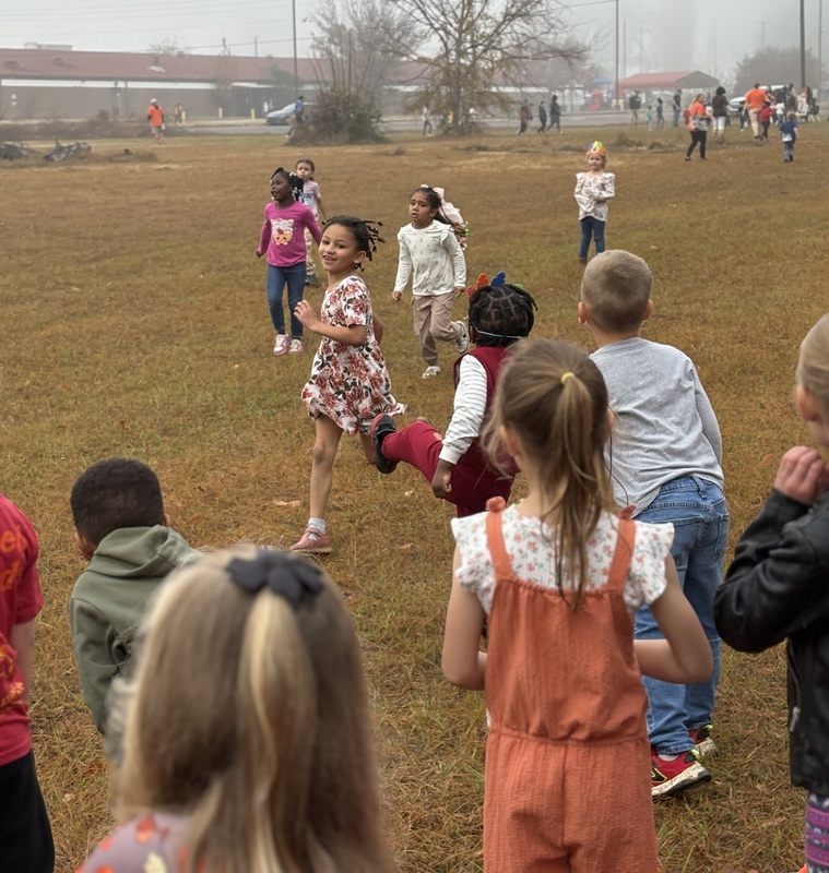 Students running and walking at the Turkey Trot.