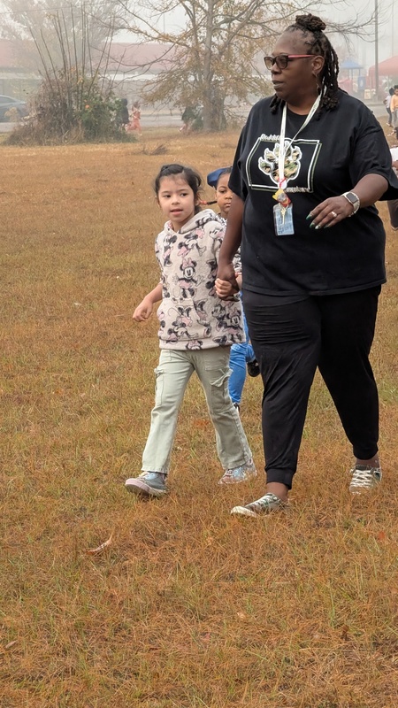 Students running and walking at the Turkey Trot.