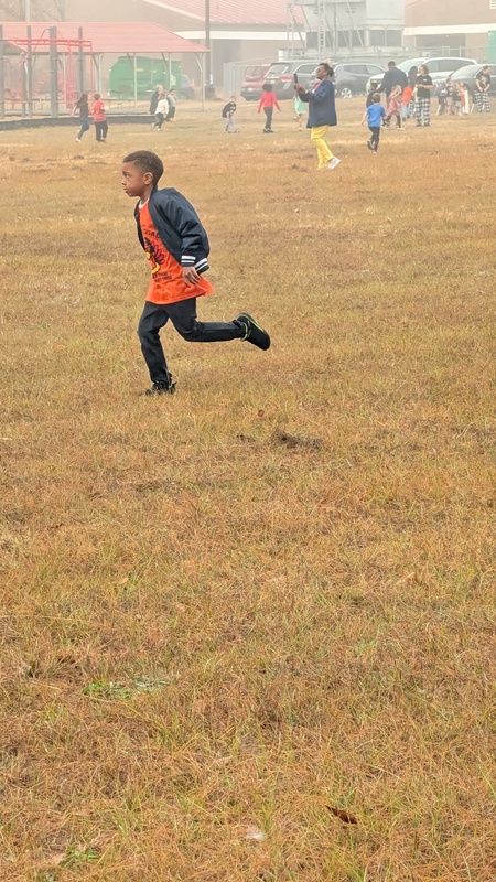 Students running and walking at the Turkey Trot.