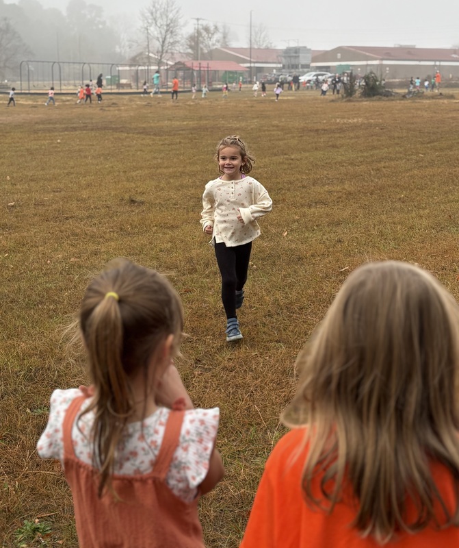 Students running and walking at the Turkey Trot.