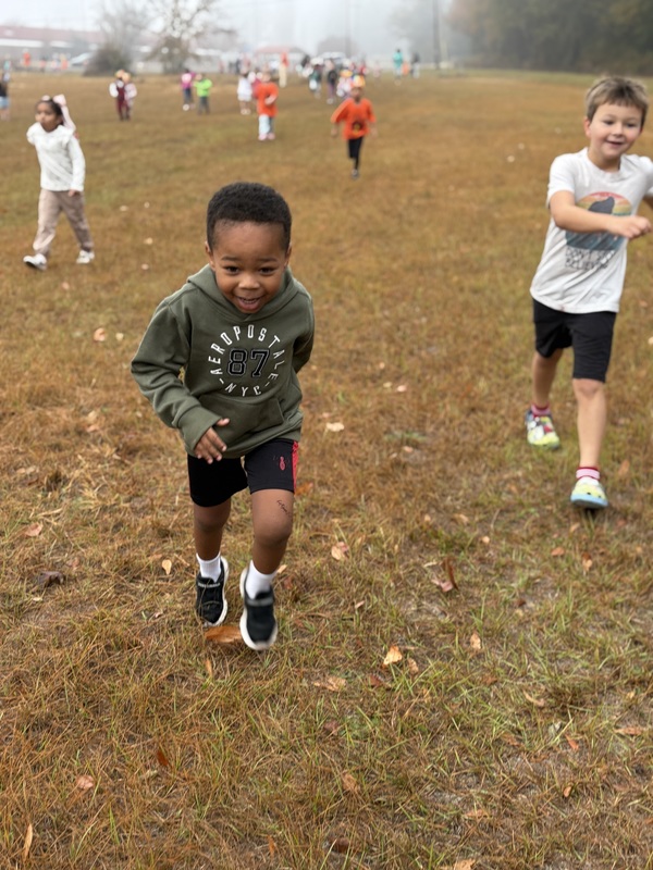 Students running and walking at the Turkey Trot.