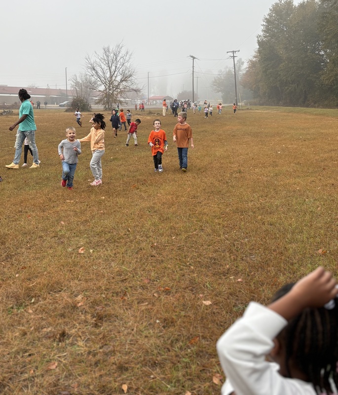 Students running and walking at the Turkey Trot.