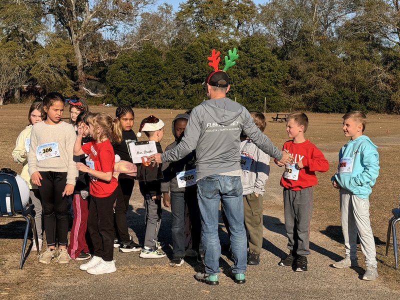 Runners at starting line.