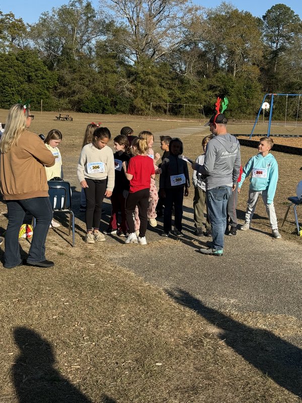 Runners at starting line.