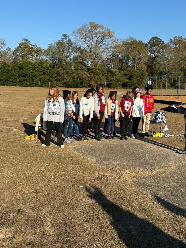 Runners at starting line.