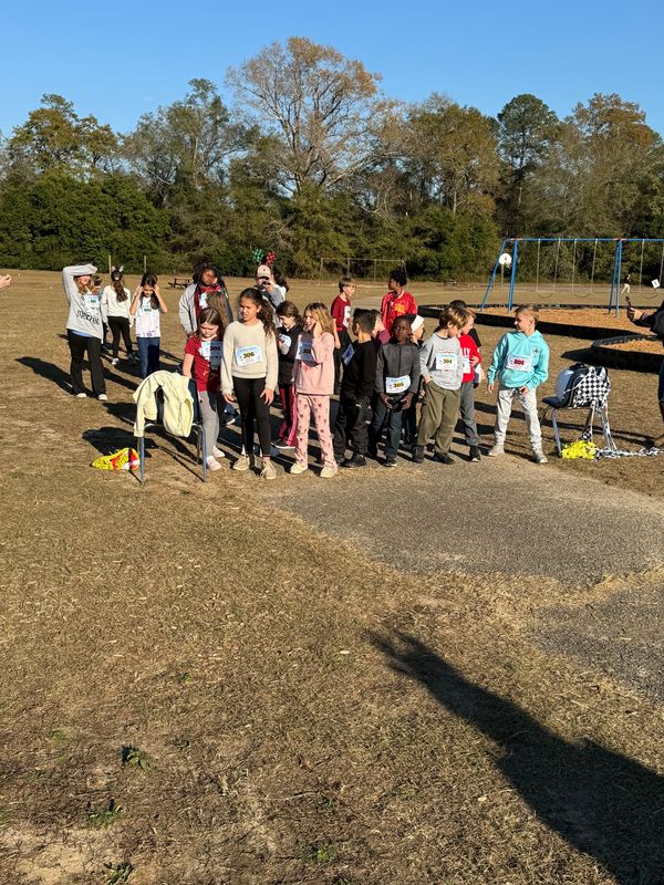 Runners at starting line.