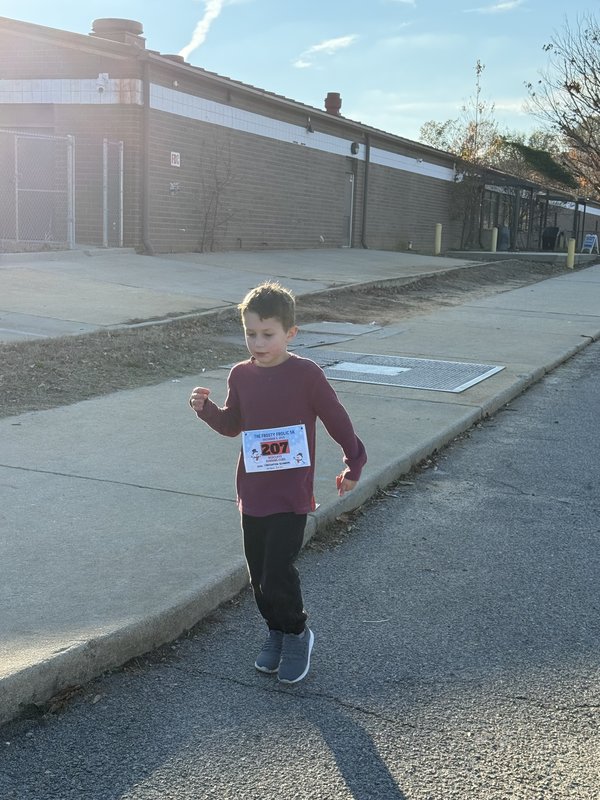 Runners running in race.