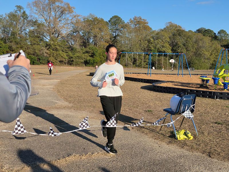 Runners running in race.