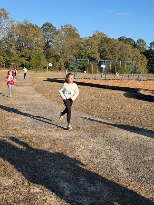 Runners running in race.