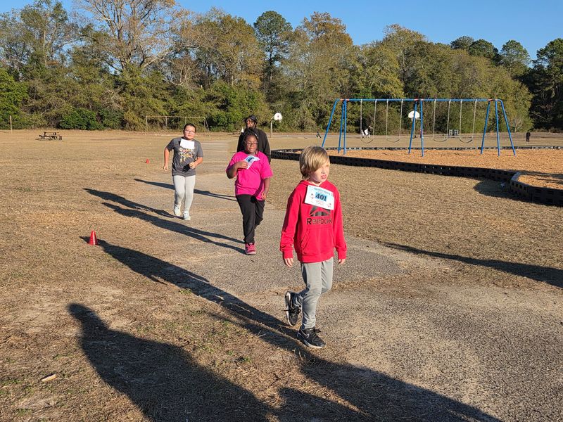 Runners running in race.
