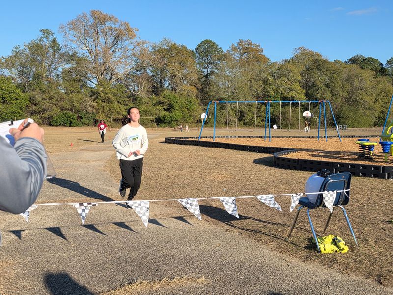 Runners running in race.